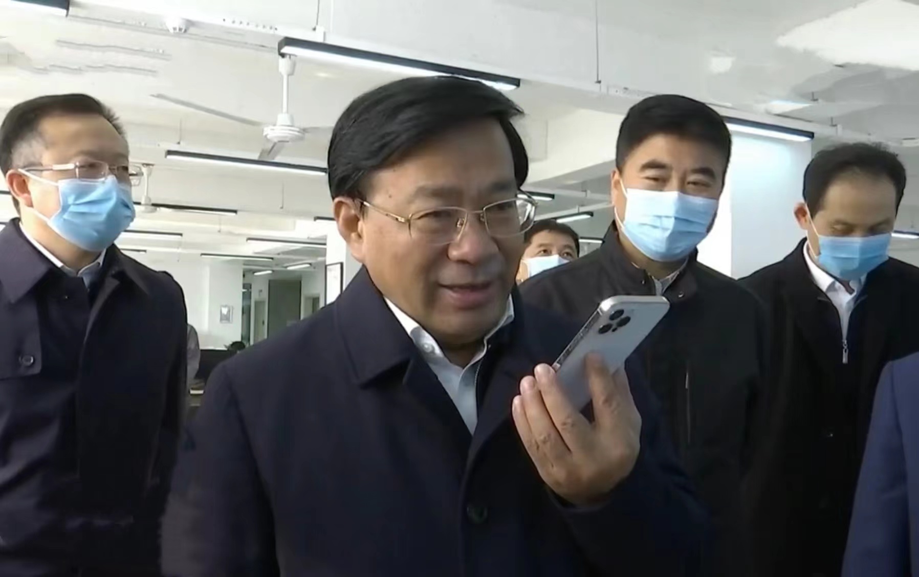 19 吉林省委副书记、省长韩俊莅临永信贵宾会217伊通供热 2021.11.2.jpg