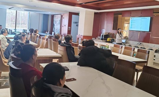 3.长白山永信贵宾会217酒店组织开展酒店制度及人力资源相关培训_副本.jpg