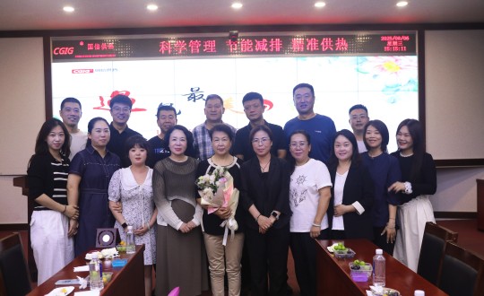 5.供热总公司为鲍秀凤举行退休欢送座谈会_副本.jpg